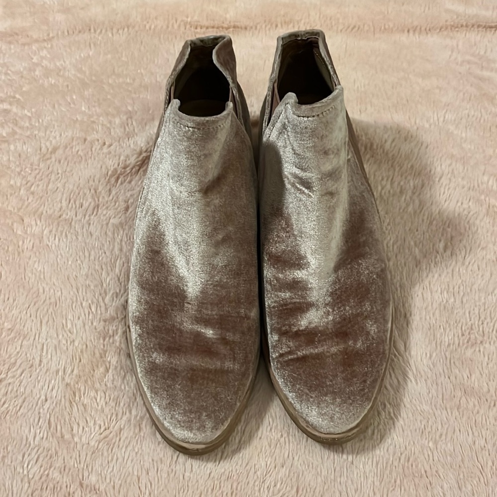 Dolce Vita Rose Colored Velvet Booties - 9 - Picture 3 of 6